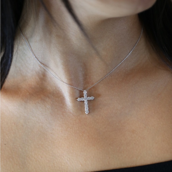 1.5 carat Diamond cross pendent white gold - Picture 4 of 4